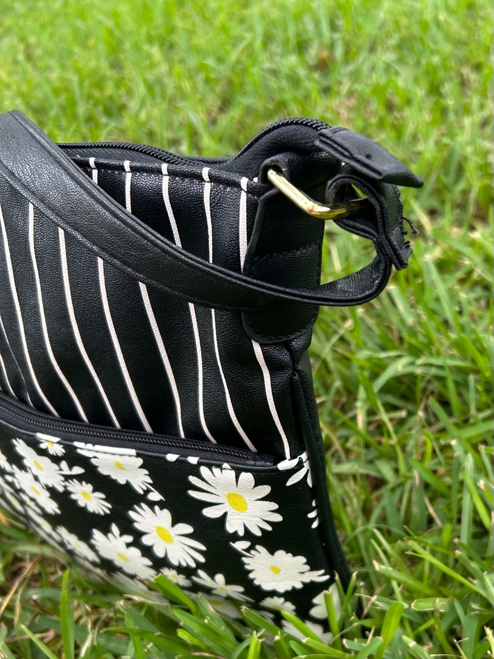 Betsey Johnson Black Floral Daisy Shoulder Bag with Yellow Centers - Picture 5 of 9